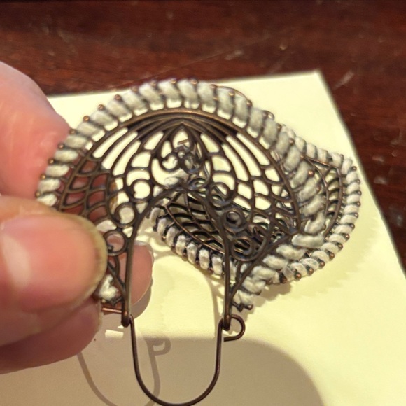 Elegant Silver and White Filigree Earrings lovely lovely lovely - Picture 4 of 6